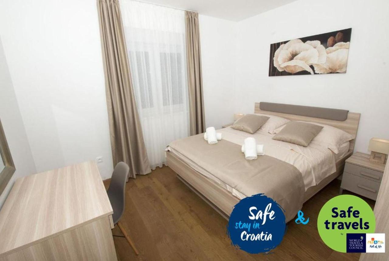 Lct Apartment Laura Omiš Esterno foto