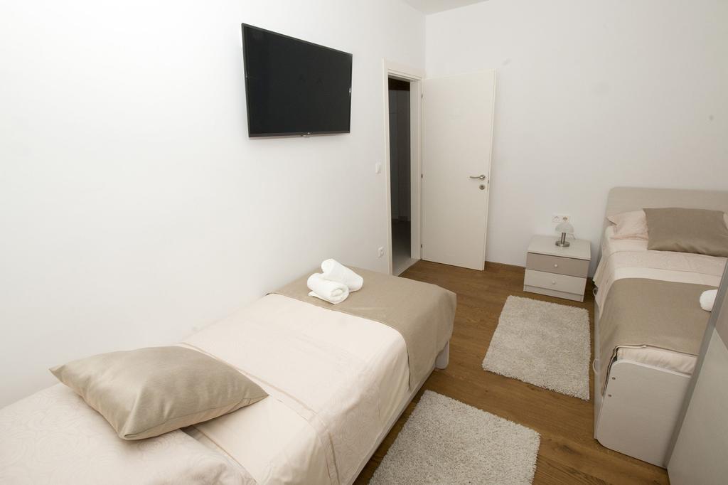 Lct Apartment Laura Omiš Esterno foto