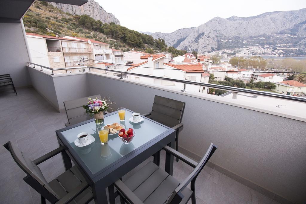 Lct Apartment Laura Omiš Esterno foto