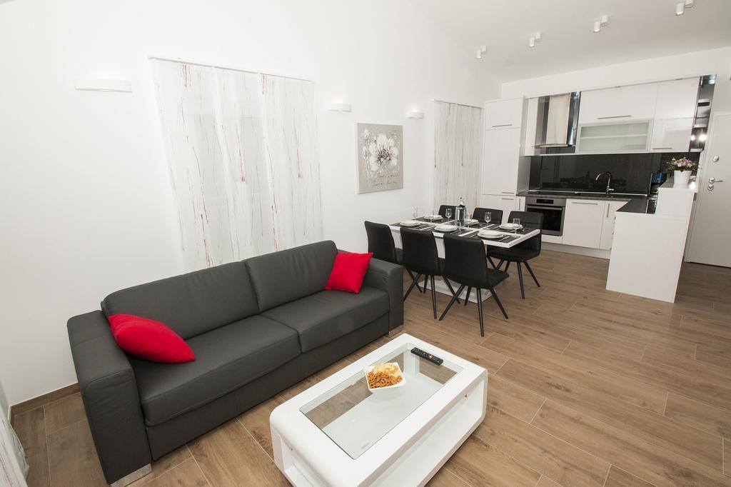 Lct Apartment Laura Omiš Esterno foto