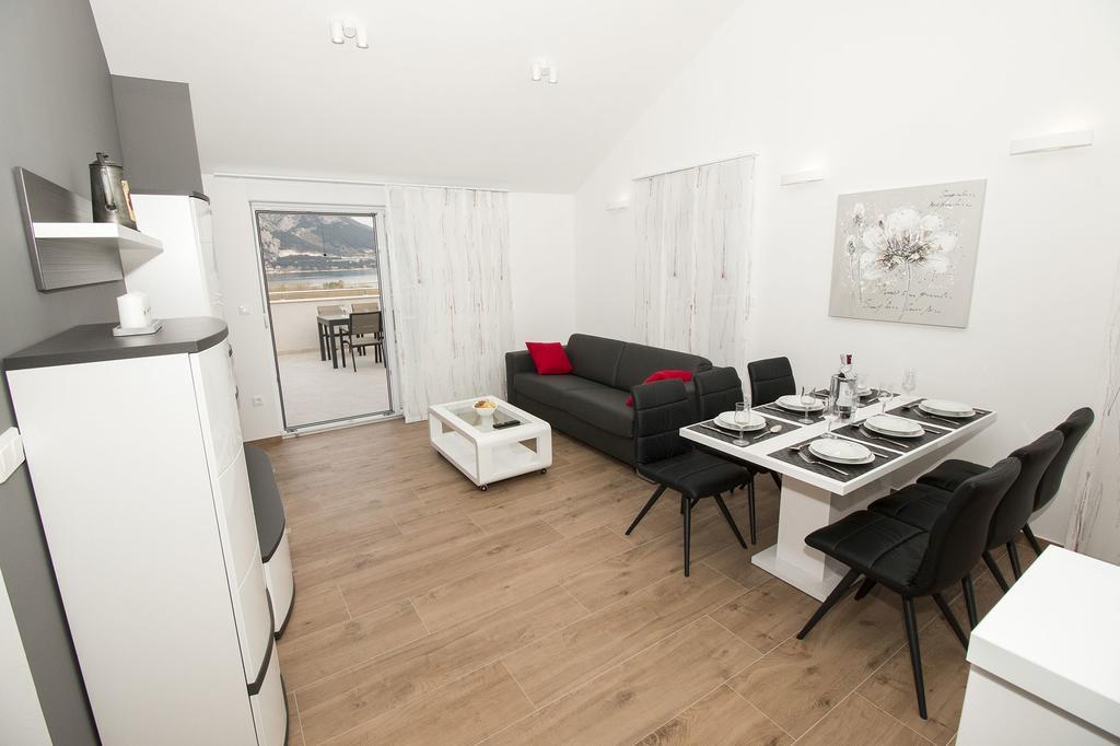 Lct Apartment Laura Omiš Esterno foto
