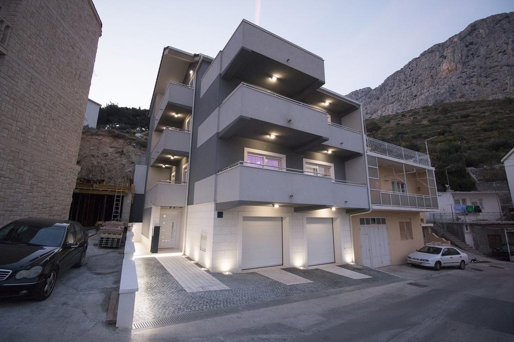 Lct Apartment Laura Omiš Esterno foto